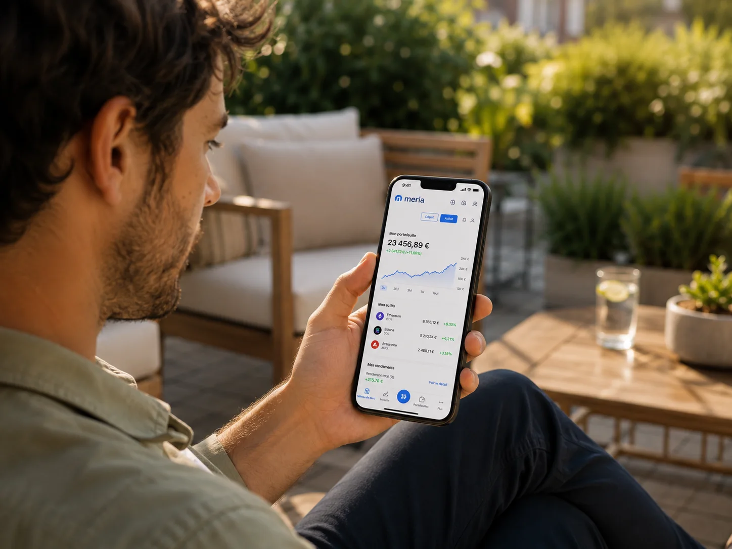 Ordinateur portable montrant l’interface Meria en français et ses mentions de protection des clients